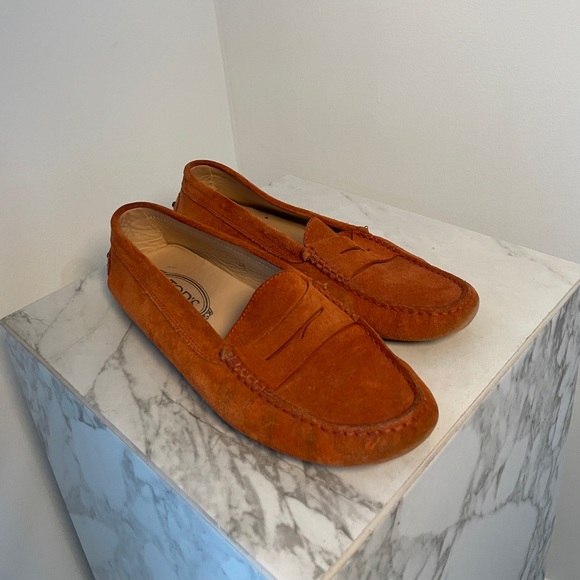 Women’s Tods orange suede loafer size 8.5 fits like an 8 - Picture 11 of 11